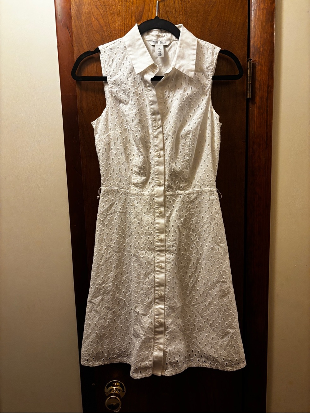 ⬇️ Sleeveless White Eyelet Shirt Dress